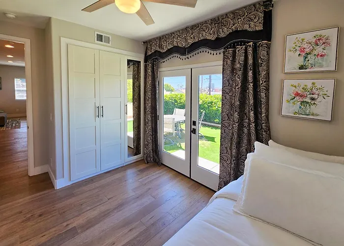 Modern Comfort, Prime Location, 360 Views, 4 Bedroom Entire House